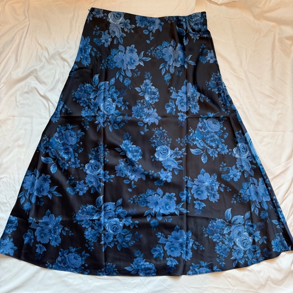 Talbots Black and Blue Elegant Flowy Satiny Women’s Midi Skirt